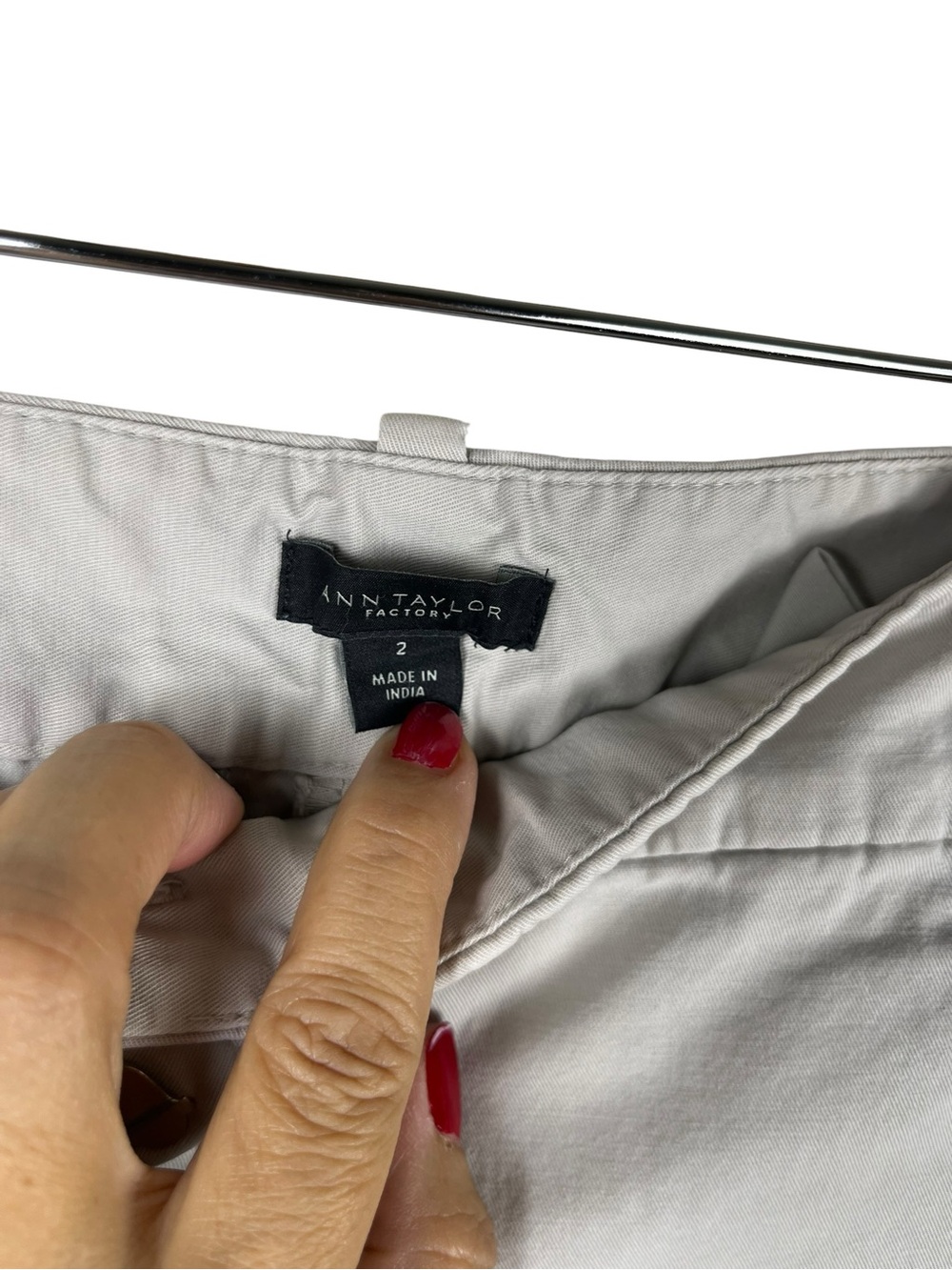 Ann Taylor Classic High-Rise Womens Shorts in Light beige size 2 - Picture 4 of 7